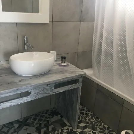 Zen - Beautiful Private Pool-heating Option, Hot Tub, Beautiful Garden *