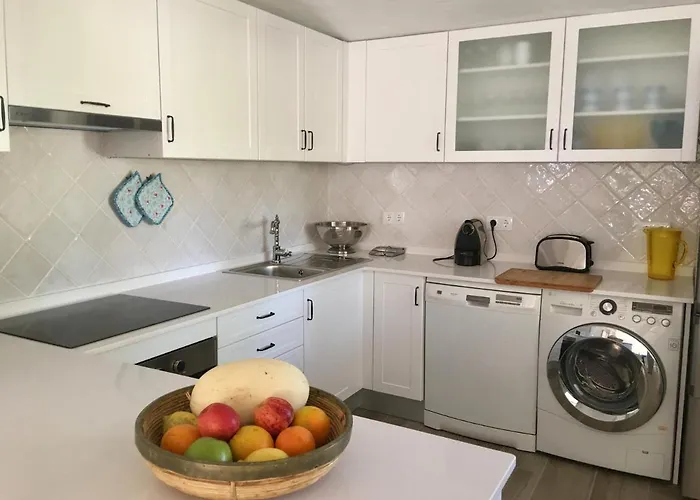 Вілла Zen - Beautiful Private Pool-heating Option, Hot Tub, Beautiful Garden