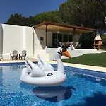 Zen - Beautiful Private Pool-heating Option, Hot Tub, Beautiful Garden فيلة